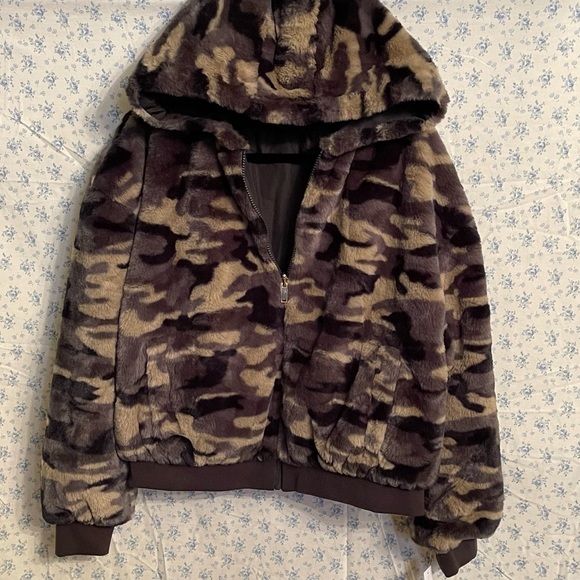 NY&C CAMO-PRINT REVERSIBLE HOODED FAUX-FUR JACKET XL - Picture 4 of 11
